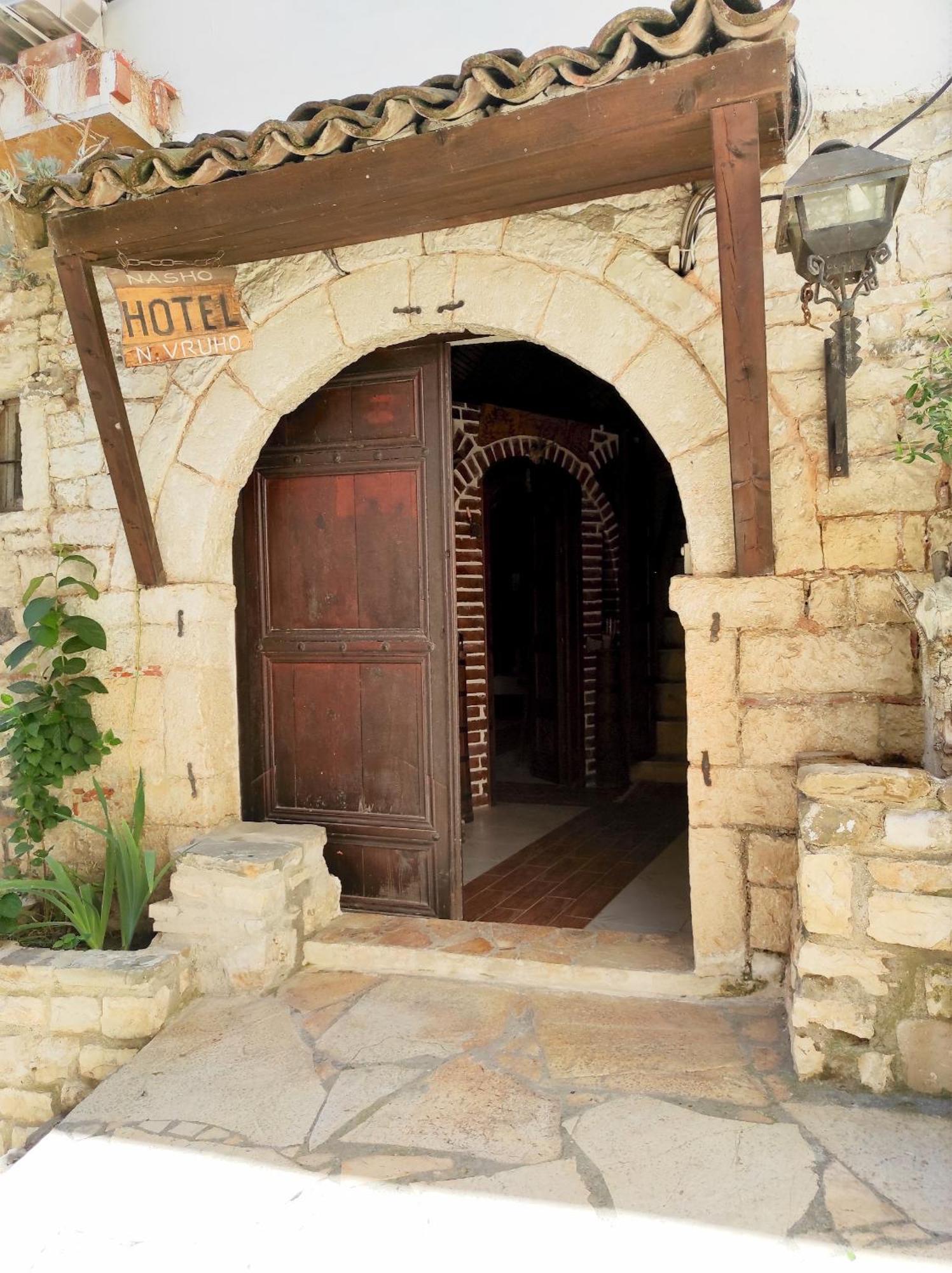 Hotel Nasho Vruho 베라트 외부 사진